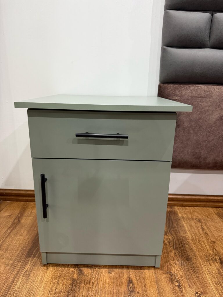 side pedestal 1